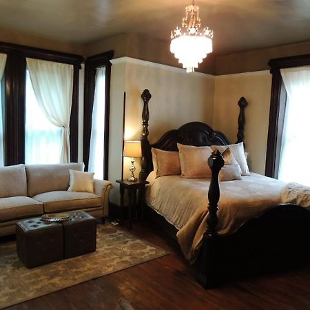 Lyons Twin Mansions Hotel Fort Scott Buitenkant foto