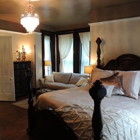 Lyons Twin Mansions Hotel Fort Scott Buitenkant foto