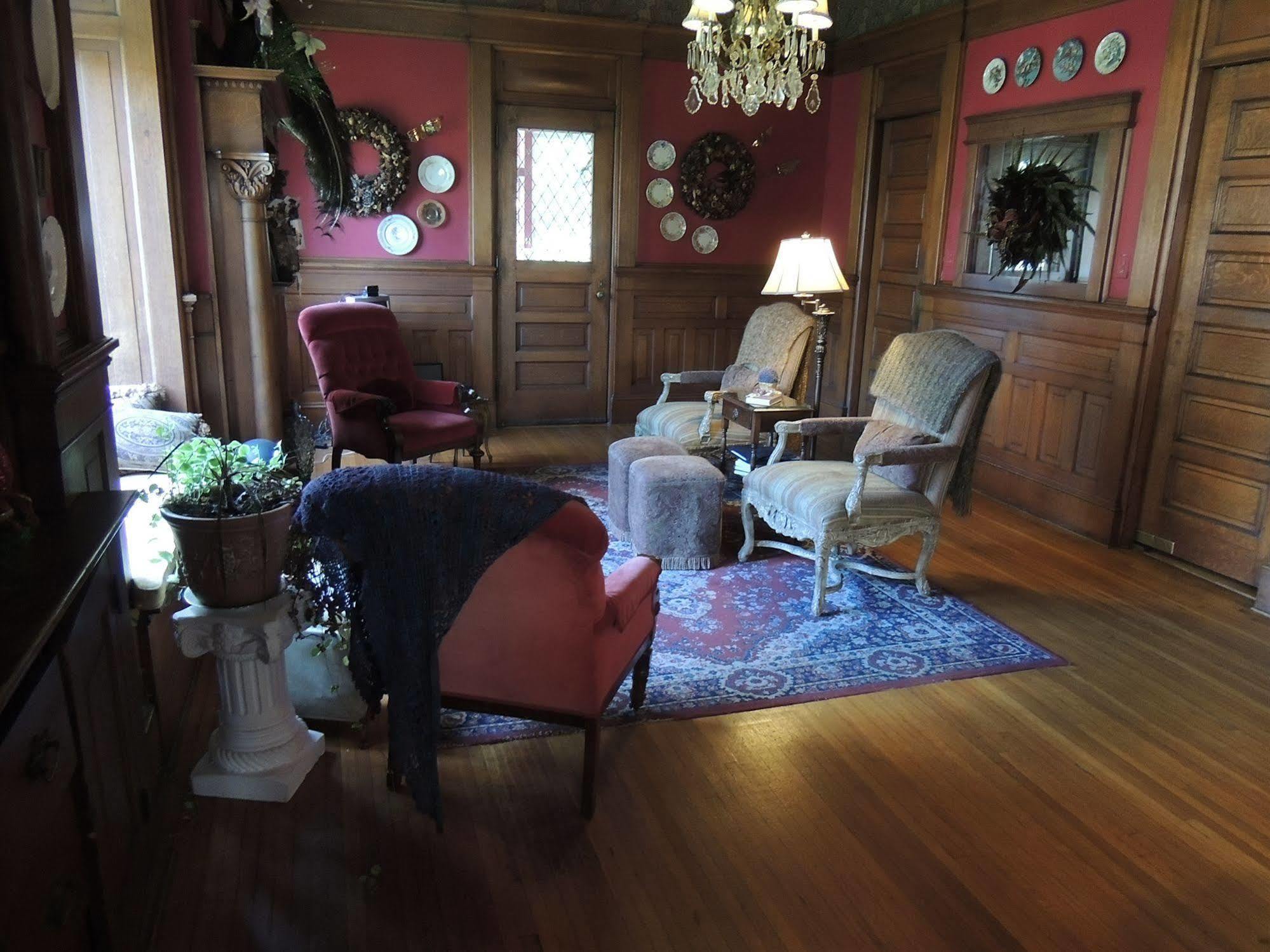 Lyons Twin Mansions Hotel Fort Scott Buitenkant foto