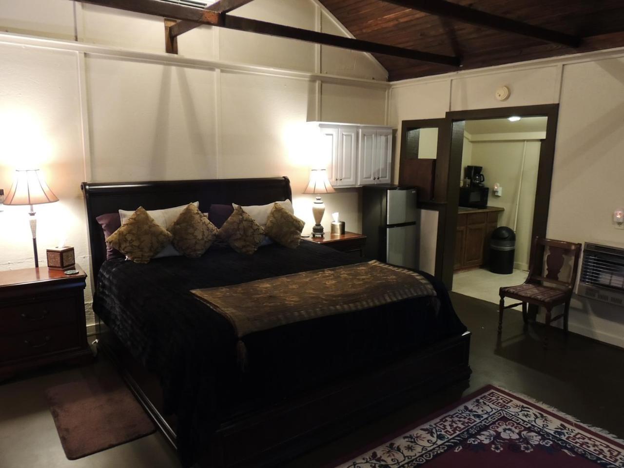 Lyons Twin Mansions Hotel Fort Scott Buitenkant foto